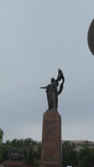 Площадь РЕВОЛЮЦИИ