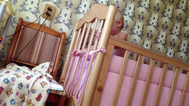 Мама спит, она устала... смотреть онлайн