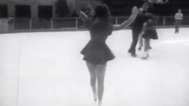 The Bison v. Woman Skating Competition смотреть онлайн