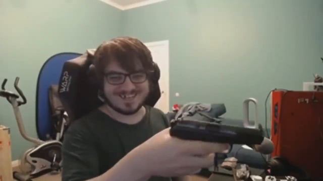 Мэддисон СТРЕЛЯЕТ НА СТРИМЕ(за это забанили мэддисона)