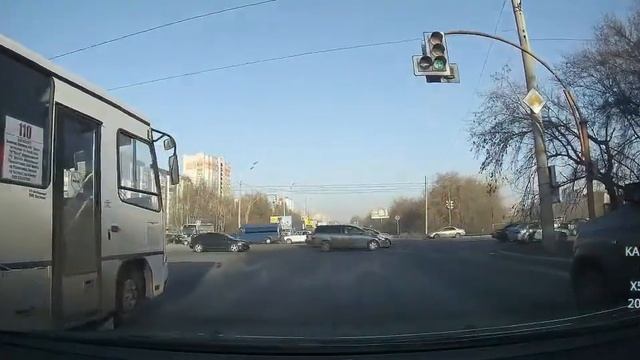 Завершение маневра или проезд на красный свет? смотреть онлайн