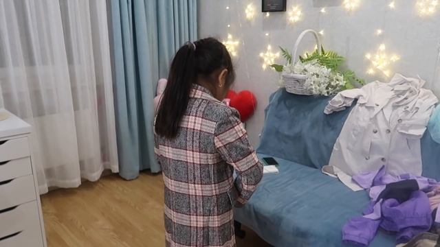 ВЛОГ Заказала ОДЕЖДУ НА ОСЕНЬ мне и КАРОЛИНЕ! Ищем КОРЕЙСКИЙ РЕСТОРАН на День РОЖДЕНИЯ! смотреть онлайн