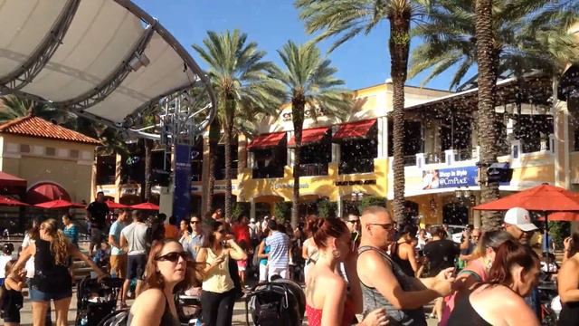 Bubblefest at City Place West Palm Beach, Fl. Tons of magical bubbles! смотреть онлайн