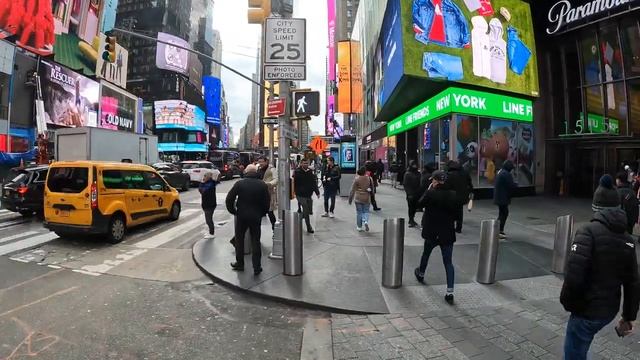 Площадь Тайм Сквер Нью Йорк 2023 / Times Square New York City in January 4K смотреть онлайн