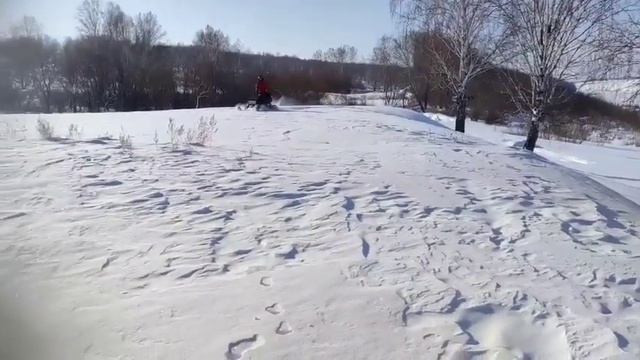 Казалось, что уже не поднимусь на берег, но он смог! Самодельный снегоход с двигателем КР-460. смотреть онлайн
