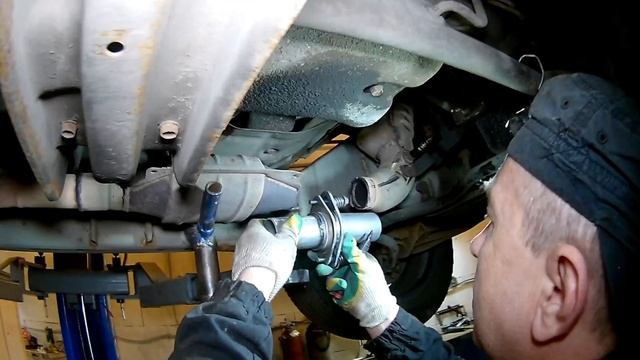 Сузуки Гранд Витара.Замена гофры на демпферное соединение смотреть онлайн