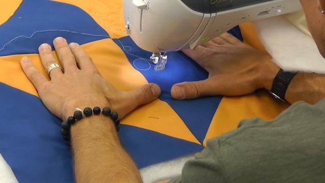 Free Motion Basics: Easy Quilting Instruction with Rob Appell of Man Sewing смотреть онлайн