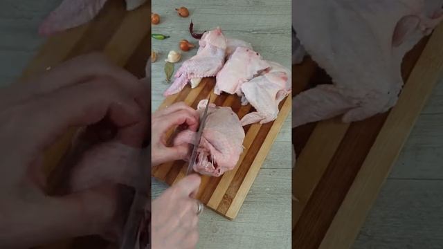 #Shorts.Как разделать курицу за 1 минуту для трёх блюд. Готовить вкусно, просто. смотреть онлайн