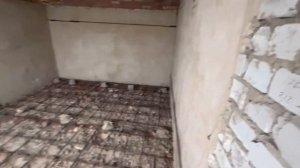 Меняем деревянный пол второго этажа на бетонный. Ремонт перекрытий старого домика.