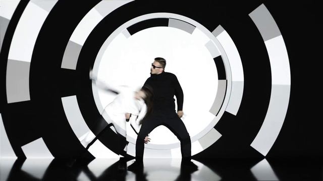 Curaprox Black Is White Отбеливающая зубная паста