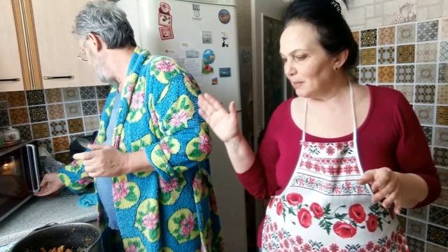 Стеклянный десерт. Сестра балует меня. Готовлю солянку. смотреть онлайн