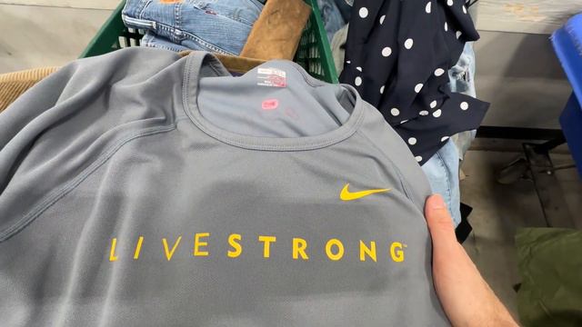 Giant Bins Haul To Resell On eBay - Rare Vintage Levi’s смотреть онлайн