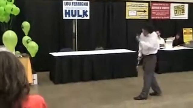 Cracking Up - with Daniel Logan смотреть онлайн