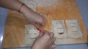 Вкуснейшие слойки с колбасой и сыром за считанные минуты!Слойки за 10 минут.