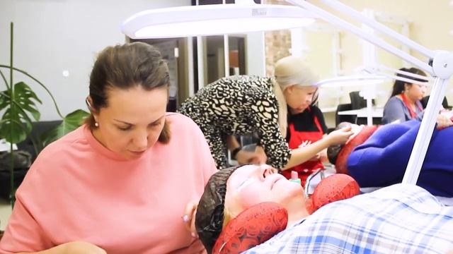 Как проходит курс по классическому наращиванию ресниц в Flario School смотреть онлайн