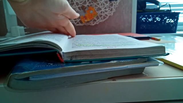 Полезные ШКОЛЬНЫЕ ЛАЙФХАКИ для девочек / КАК СТАТЬ КРАСОТКОЙ В ШКОЛЕ / КАК УЧИТЬСЯ НА ОТЛИЧНО