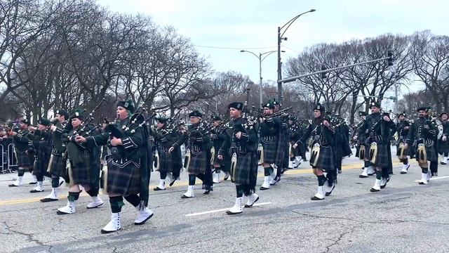 Зачем в Чикаго красят реку в зеленый ? смотреть онлайн