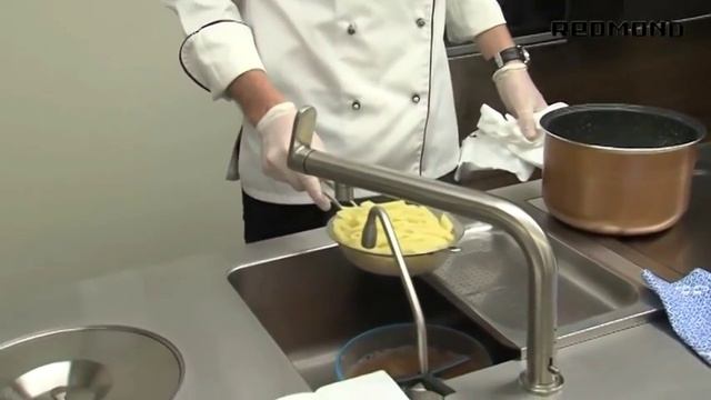 Italian chef cooks with Redmond -pasta arrabbiata- Teledigital смотреть онлайн