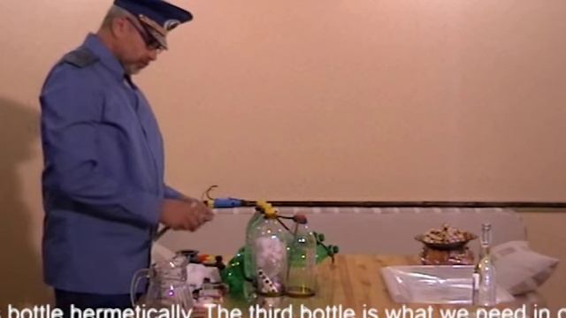 Сборка спасательного жилета из бутылок смотреть онлайн