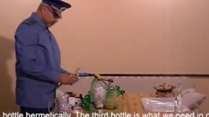 Сборка спасательного жилета из бутылок