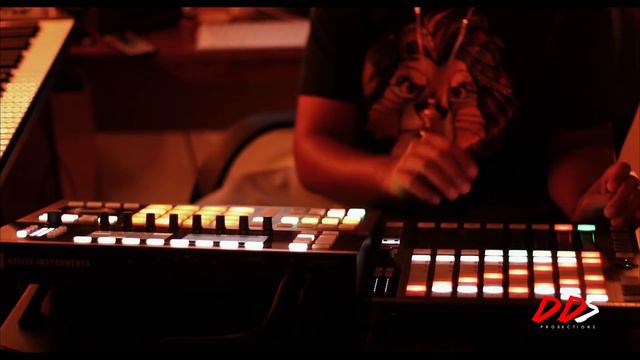 MASCHINE JAM: Making A Dark Beat With Maschine Jam, Studio & Komplete Kontrol! смотреть онлайн