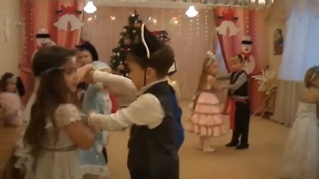 Парный новогодний танец "Ледяные ладошки" смотреть онлайн