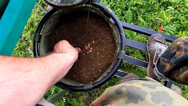 Лещ тоже любит эту НАЖИВКУ!!! (Фидерная рыбалка на озере.) смотреть онлайн