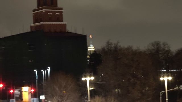 Пешком по новогодней Москве от Боровицкой площади до Якиманской набережной. смотреть онлайн
