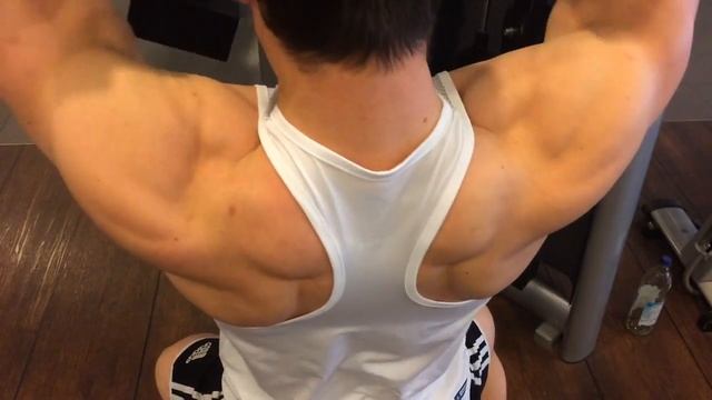 Тренировка спина - плечи ( Rücken - Schulter Training) смотреть онлайн