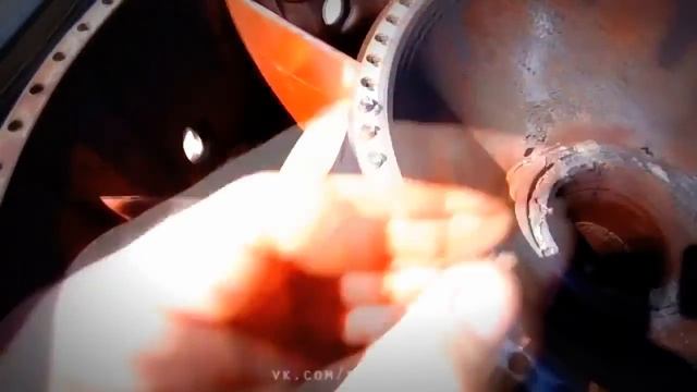 ЧЕЛОВЕК, ПАРЯЩИЙ НАД ЭСКАЛАТОРОМ!!! смотреть онлайн