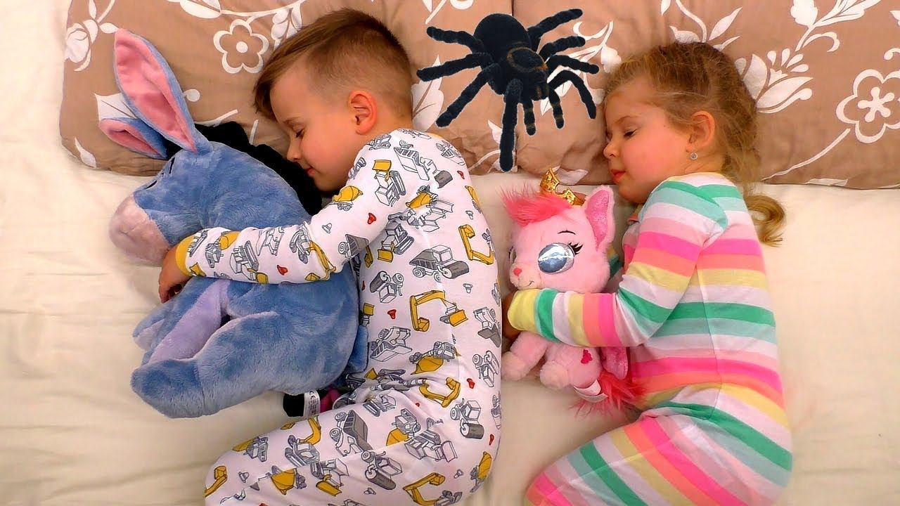 Giant Spider Attacks kids! Learn Colors with balls, Are you sleeping song nursery rhymes, baby songs смотреть онлайн