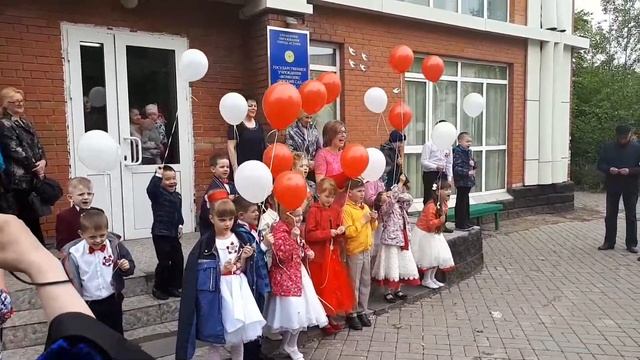 Очень красивый запуск шариков. Выпускной в детском саду. смотреть онлайн