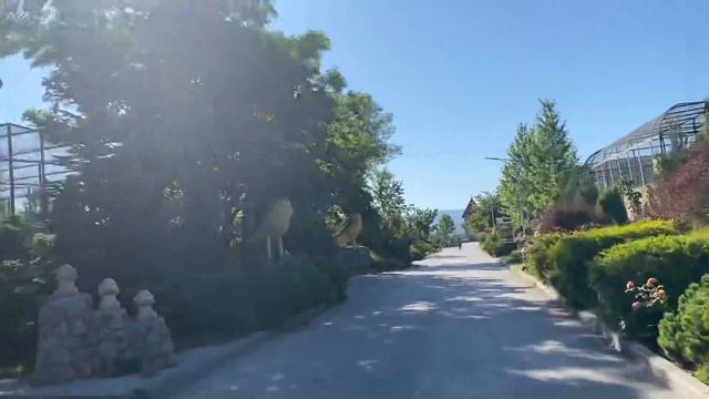 В парке много малышей БУДЬТЕ ОСТОРОЖНЫ С НИМИ ! смотреть онлайн