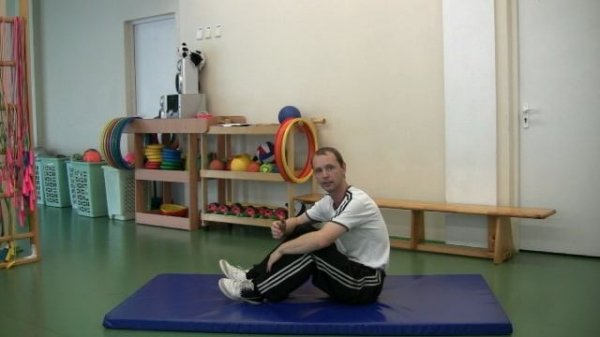 Подъем разгибом с пола (kip-up)