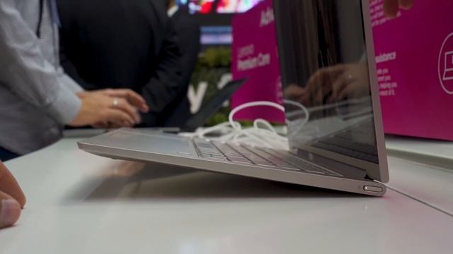 Lenovo Yoga C940, convertibile di qualità | IFA 2019 смотреть онлайн