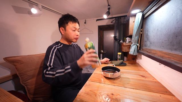 真冬にひとり孤独の車中泊。急激に冷えだす深夜２時。-６度の極寒車中泊。自作軽トラックキャンピングカー。196 смотреть онлайн