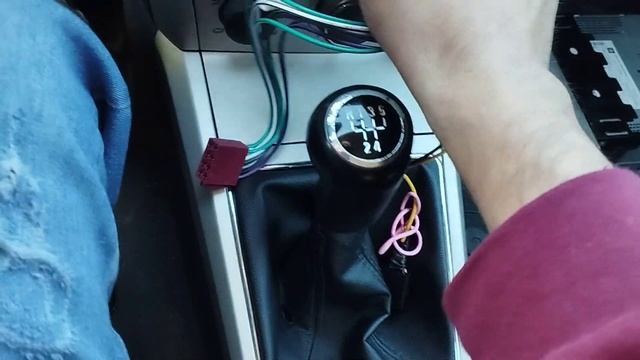 Installing Pioneer USB MP3 player in Opel Astra H 2008. Поставяне на юсб мп3 плеър в Опел Астра Х. смотреть онлайн