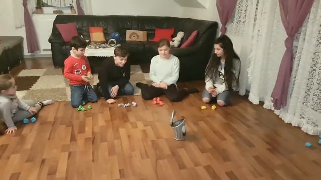 ЧЕЛЛЕНДЖ Попади в ведро ''Чокнутое ведро'' // CHALLENGE ''Loony bin''// CHELLENGE ''verückte eimer' смотреть онлайн