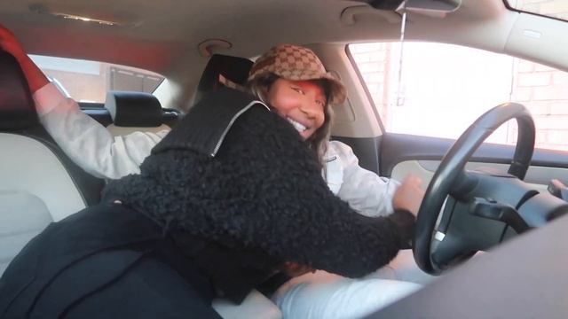GETTING ? IN THE DRIVE THRU!! (HILARIOUS) смотреть онлайн