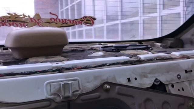 Снятие заднего дивана Cefiro A32, снятие/установка полки и пластиковых накладок накладок стоек. смотреть онлайн