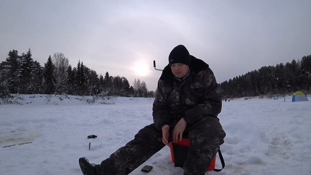 СОТНИ КИЛОМЕТРОВ В ПОИСКАХ РЫБАЦКОГО СЧАСЬЯ/МЕЛКИЙ ОКУНЬ В ГЛУХОЗИМЬЕ... смотреть онлайн