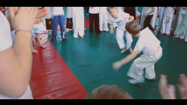 ABADA-CAPOEIRA SAMARA. Batizado Infantil 2013. Капоэйра в Самаре! смотреть онлайн