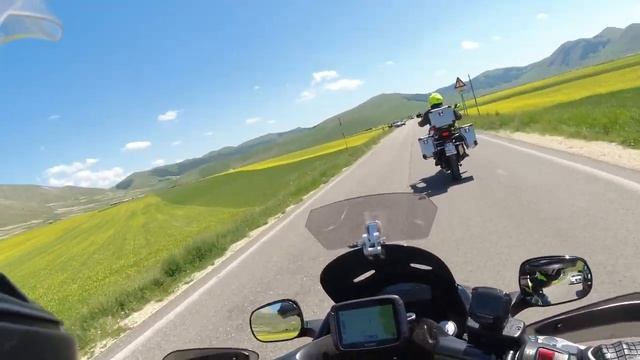 Castelluccio di Norcia ( PG) UMBRIA - HONDA DN-01 смотреть онлайн
