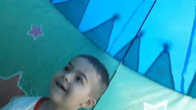 David super, устанавливаем палатку замок домик от huggies, играем. Обзор смотреть онлайн