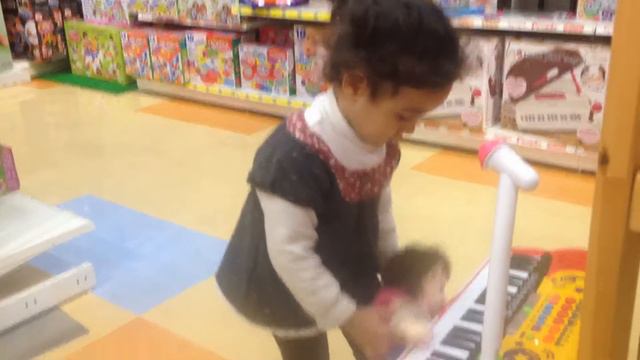 Nice girl teaching her baby doll how to play the piano..!! смотреть онлайн