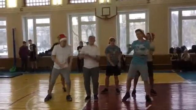 Самый топовый танец гномиков смотреть онлайн