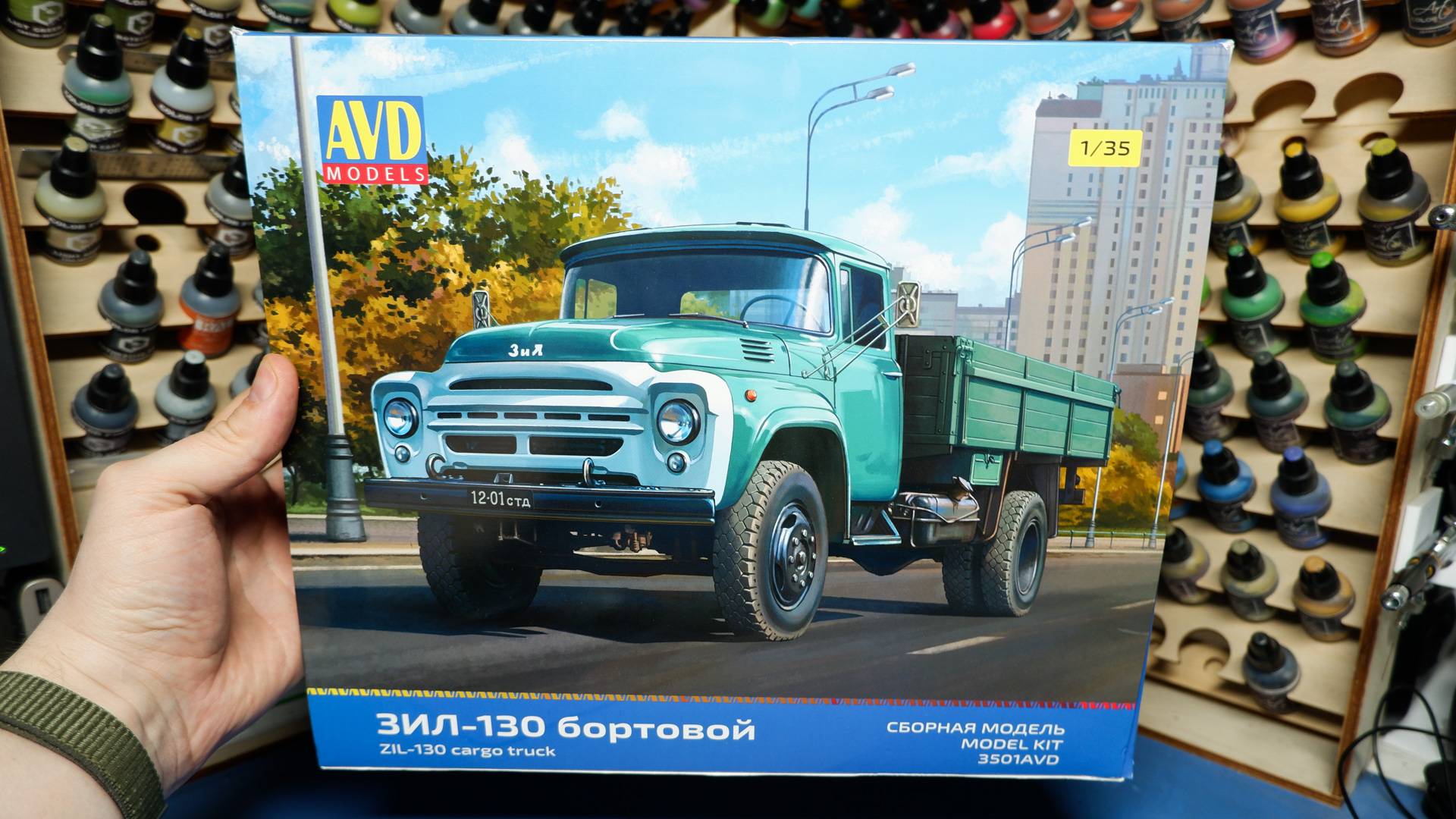 ЗИЛ-130 бортовой от AVD 1/35. Что в коробке? смотреть онлайн