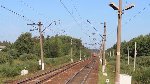 Раннее утро на платформе Кукаринская и скоростная "Ласточка" едет из Ржева в Москву смотреть онлайн