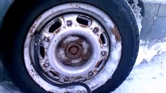 накачиваем колесо самодельным компрессором часть 1 смотреть онлайн