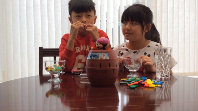 Bean Boozled Challenge, Pop Up Pirate Game смотреть онлайн